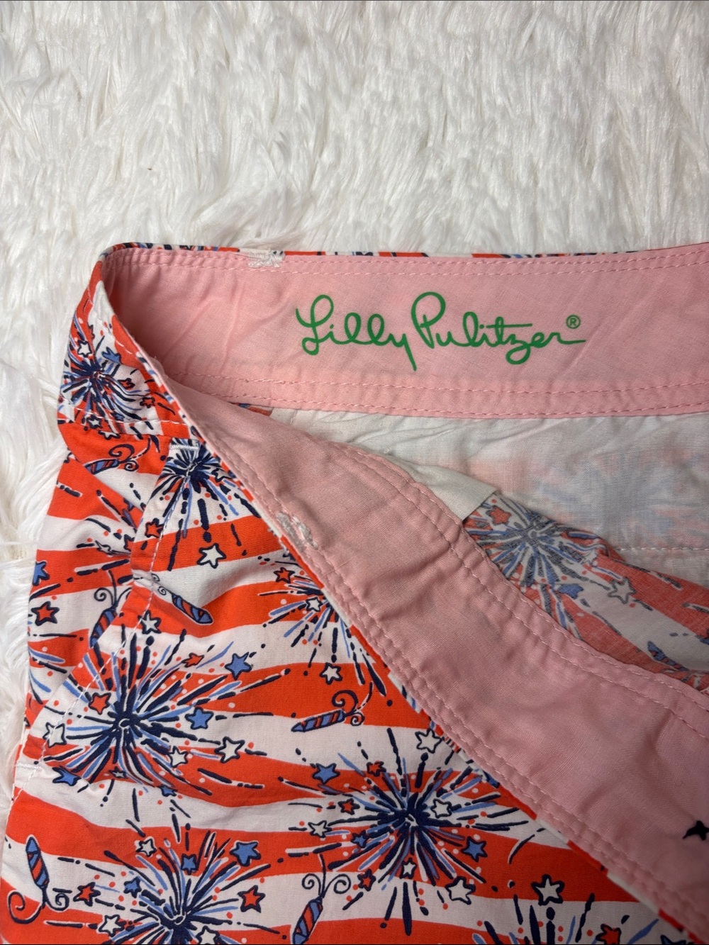 Lilly Pulitzer She's a
Firecracker Callahan Shorts Size 8 VGUC - Picture 3 of 13